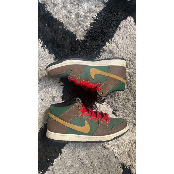 Size 9 - Nike SB Dunk Mid Pro Patagonia - Picture 1 of 5